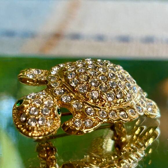 Vintage Gold Tone Turtle Brooch with Clear Rhinestones - Picture 6 of 16